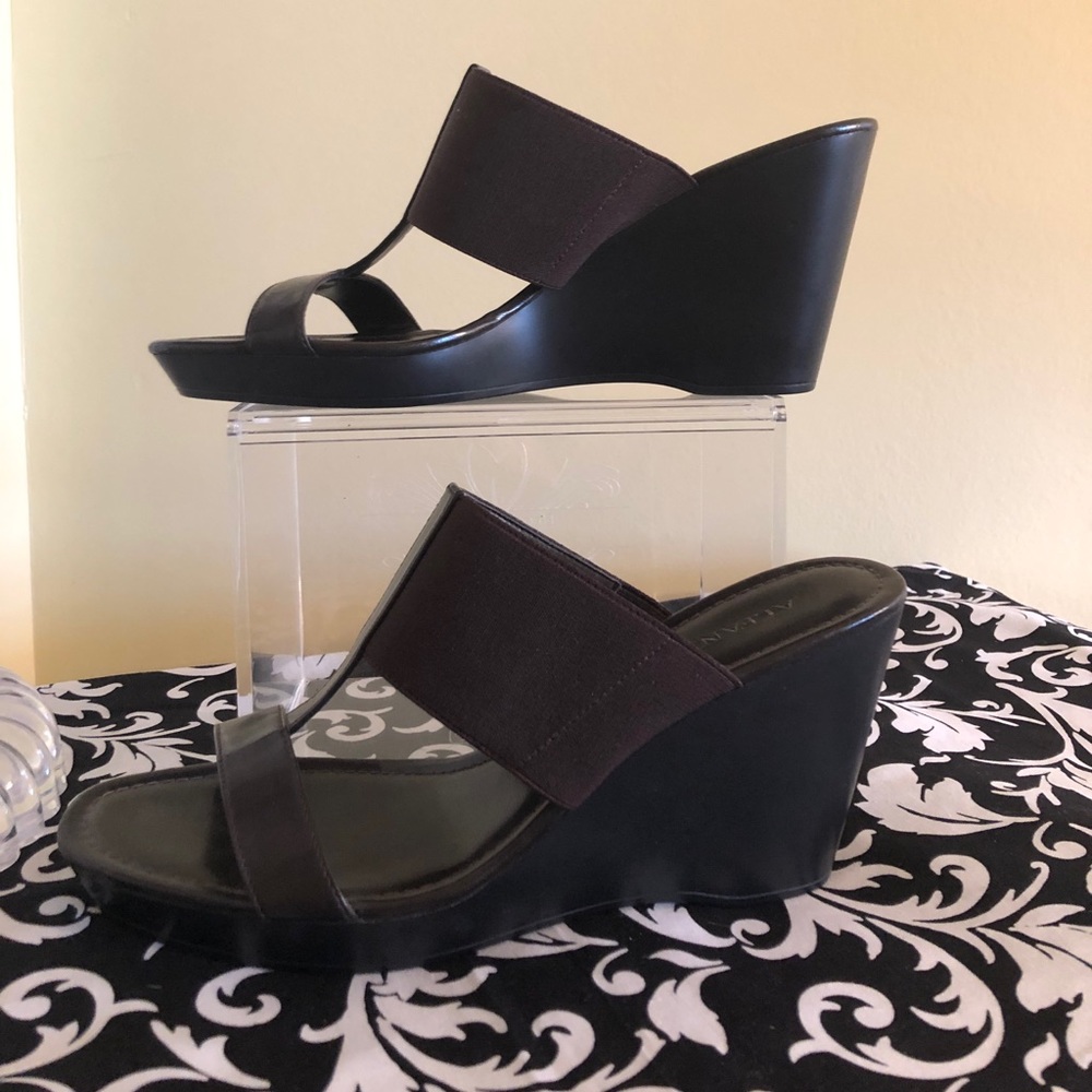 Brown Alfani wedges never worn!